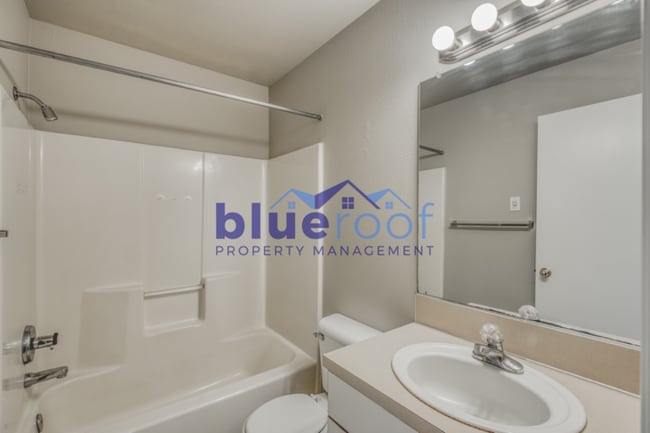 Building Photo - 615 N Elliott Rd