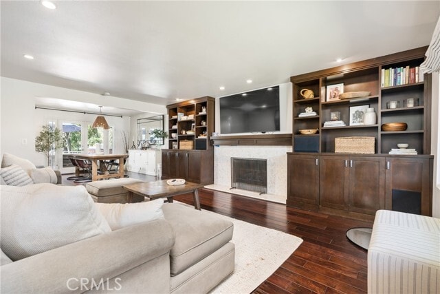 Building Photo - 285 Sierks St