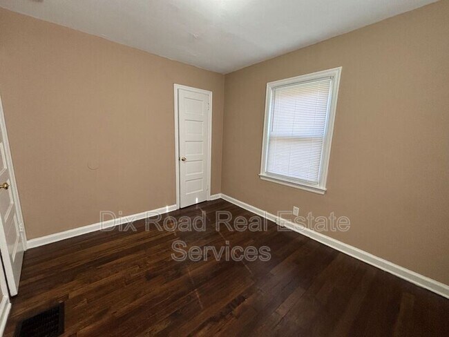 Building Photo - 713 Verona Rd