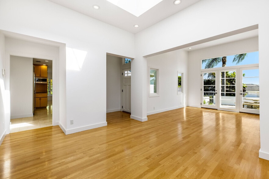 Building Photo - 341 Surfview Dr