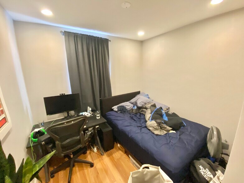 Building Photo - 721 Parker St