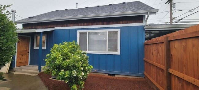 Building Photo - 414 N Madison St