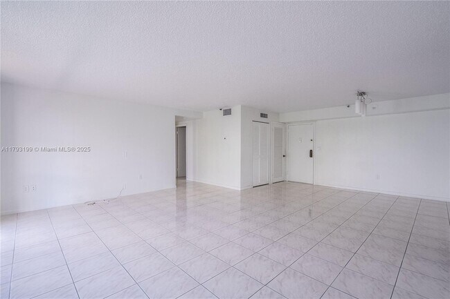 Building Photo - 17600 N Bay Rd
