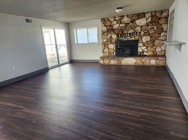 Building Photo - 6344 Eastside Hwy