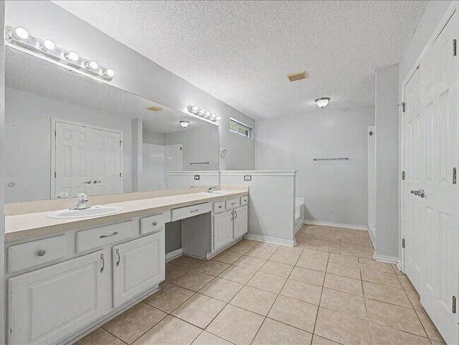 Building Photo - 3151 Border Creek Dr