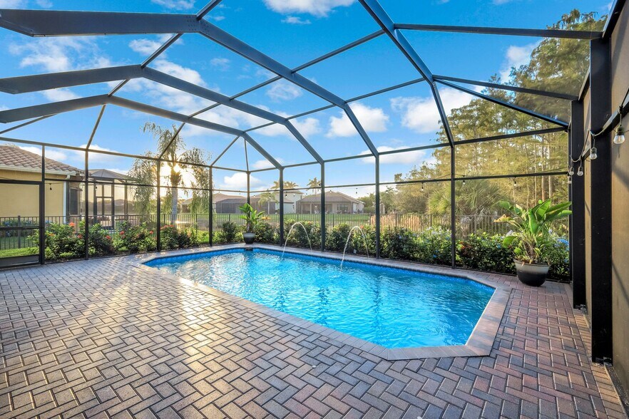 Building Photo - 11732 Meadowrun Cir