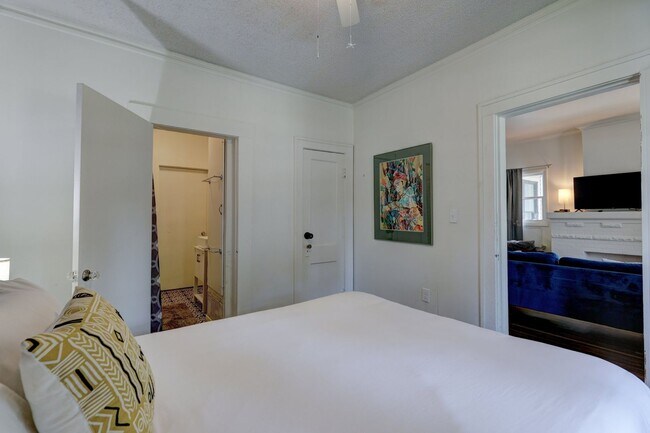 Building Photo - Fully Furnished in Owen Park!