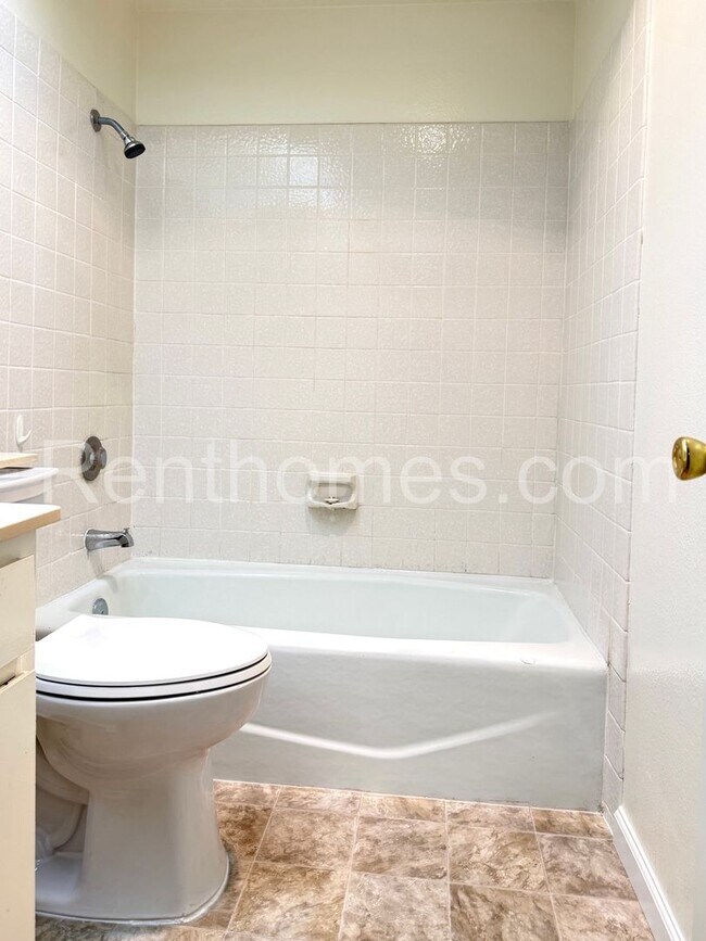 Building Photo - 2764 Meadow Lark Dr