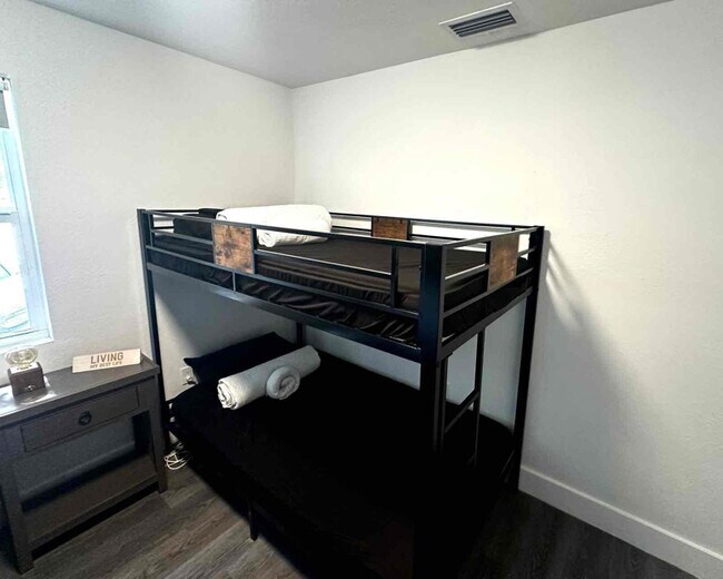 Building Photo - 21 SE 13th St