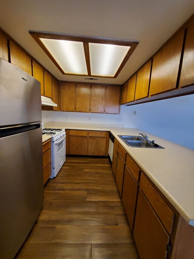 Building Photo - 1400 Howard Ct