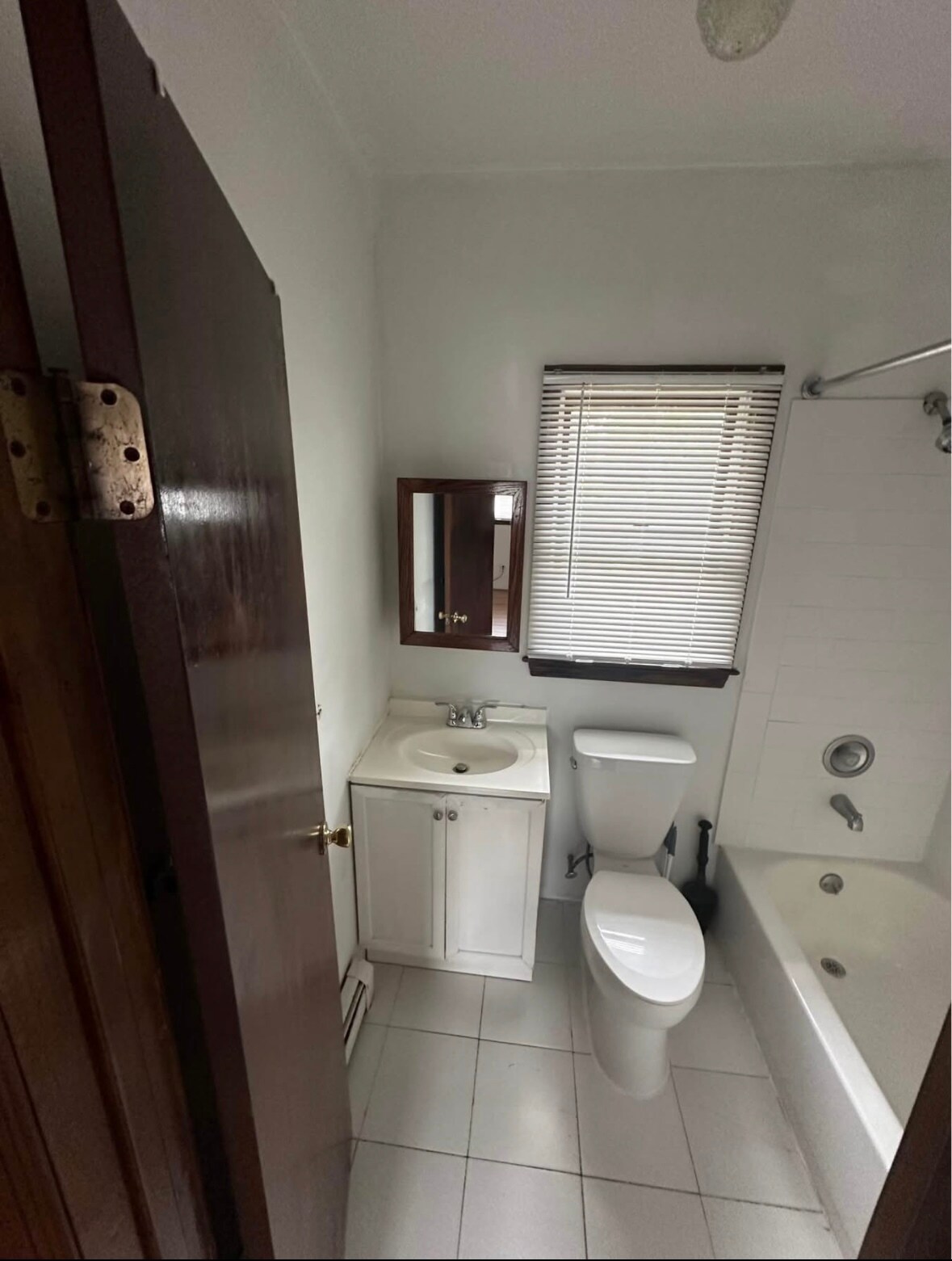 Building Photo - 17 Towne Ln