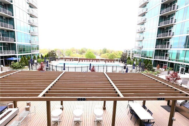 Building Photo - 923 Peachtree St NE