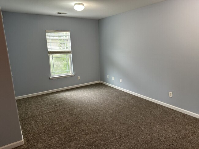 Building Photo - 250 Summer Hill Way