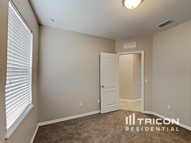 Building Photo - 113 Prairie Falcon Dr