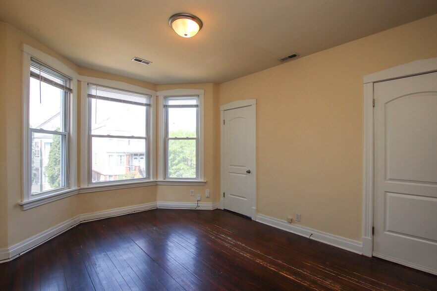 Building Photo - 2707 N Ridgeway Ave