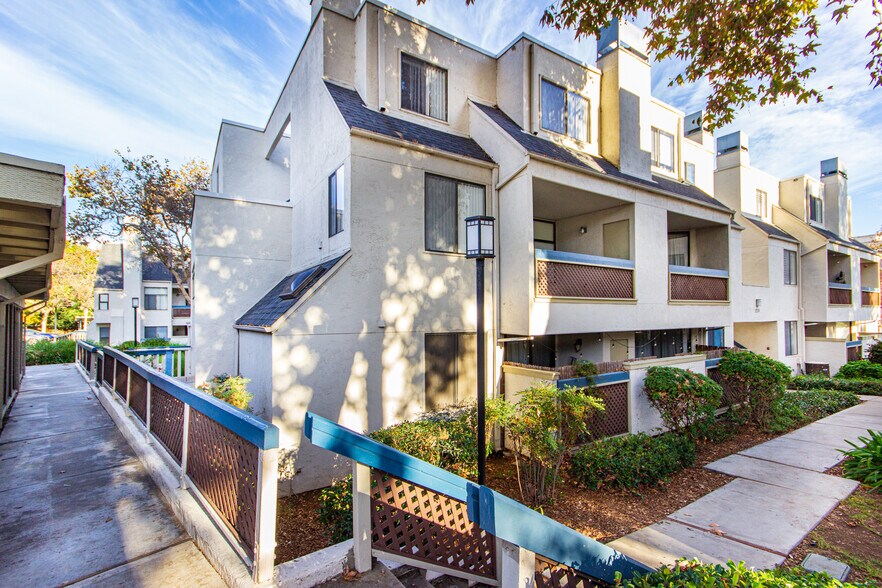 Primary Photo - 2218 River Run Dr