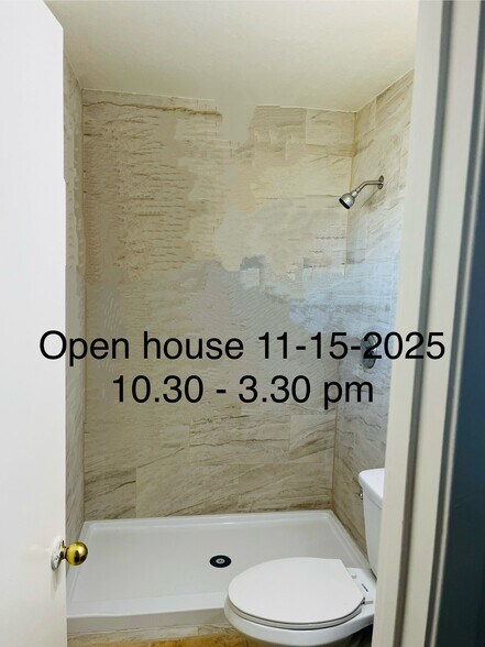 Building Photo - 8531 Jacaranda Ave