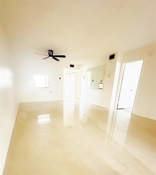 Building Photo - 7500 NW 5th Ct