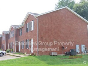 Building Photo - 1117 Crowne Pointe Dr