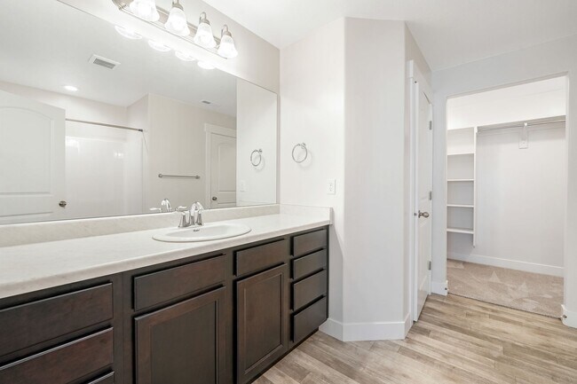 Building Photo - Spacious 4 Bedroom Townhome in Vineyard, UT