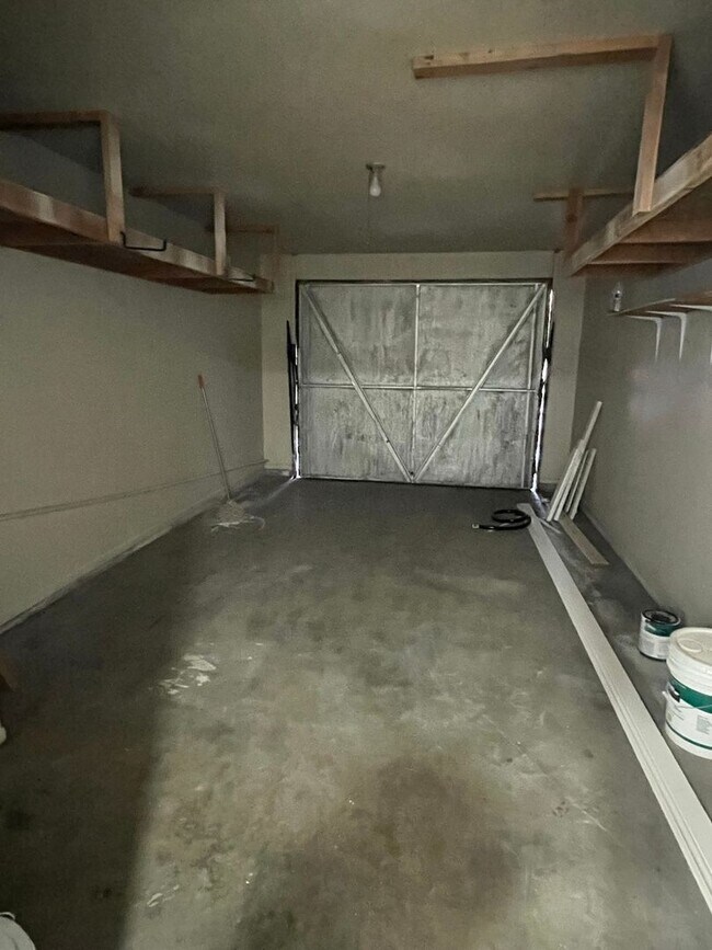 Building Photo - 784