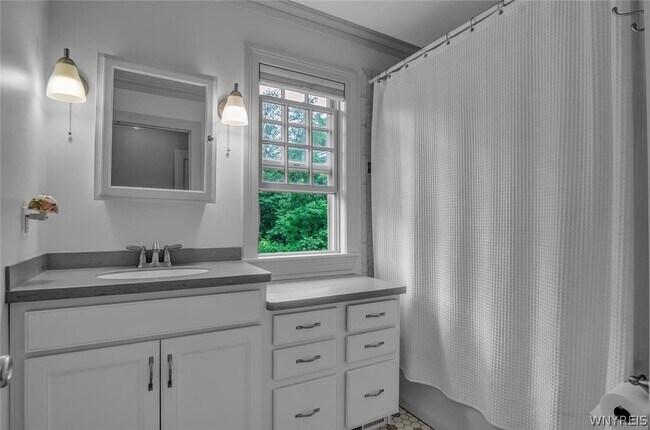 Building Photo - 5940 Thompson Rd