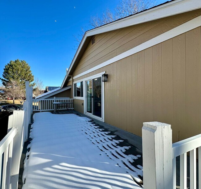 Building Photo - Fully Furnished 4 bedroom 2 bath home is Englewood!!