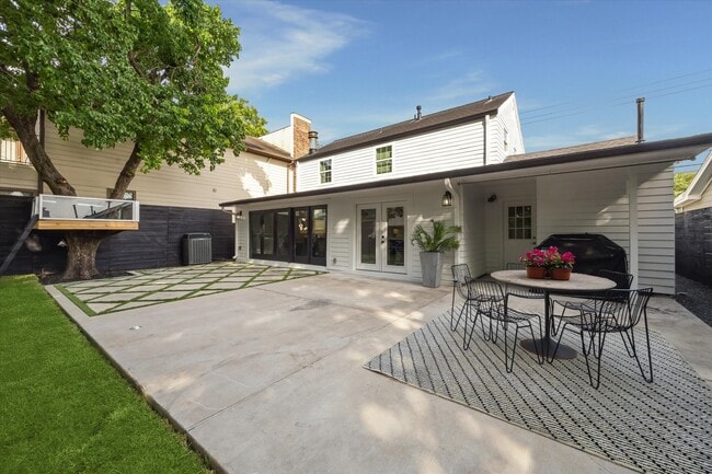 Building Photo - 4148 Bissonnet St