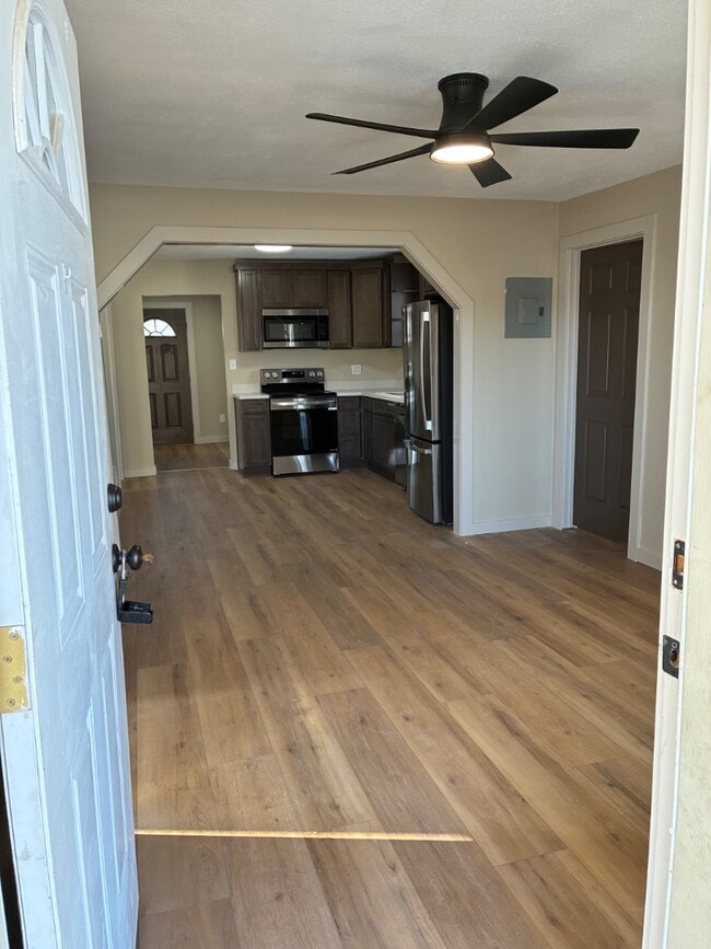 Building Photo - 910 Conant Ave