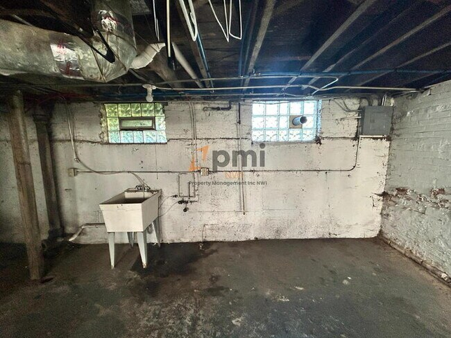 Building Photo - 6138-6138 Ray Ave