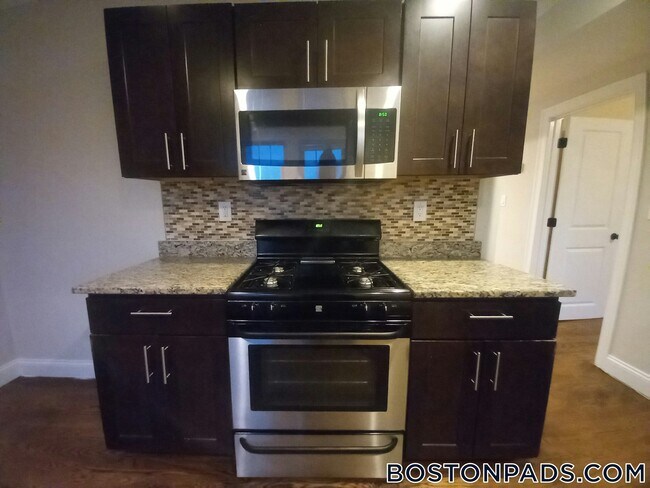 Building Photo - 2971 Washington St