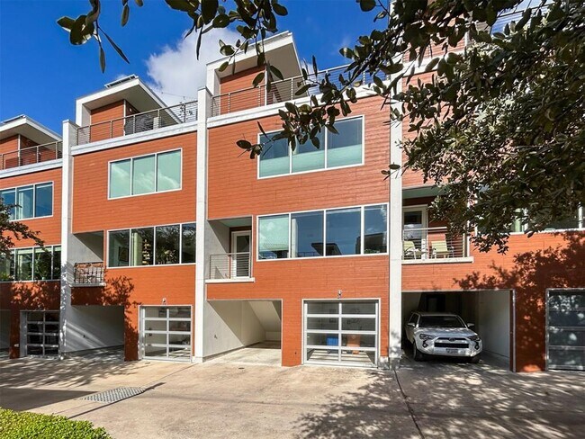 Building Photo - 2301 S 5th St