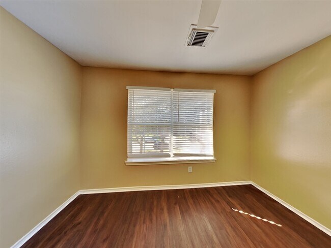 Building Photo - 149 Bristol Bend Ln