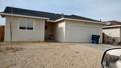 Building Photo - 3 Bedroom Donner Trails