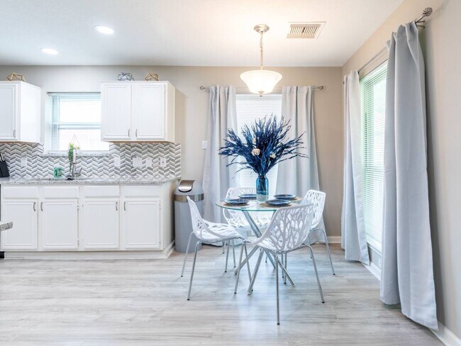 Building Photo - 2005 Village Park Dr