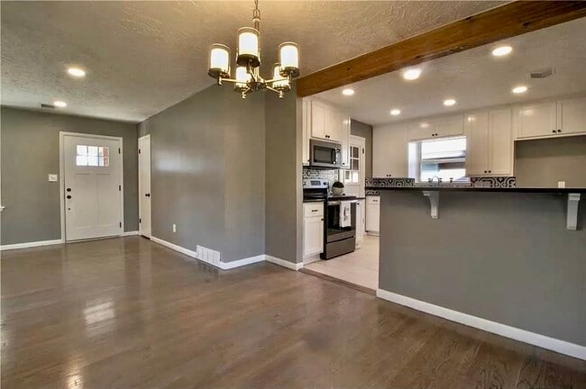 Building Photo - 10616 Greystone Ave