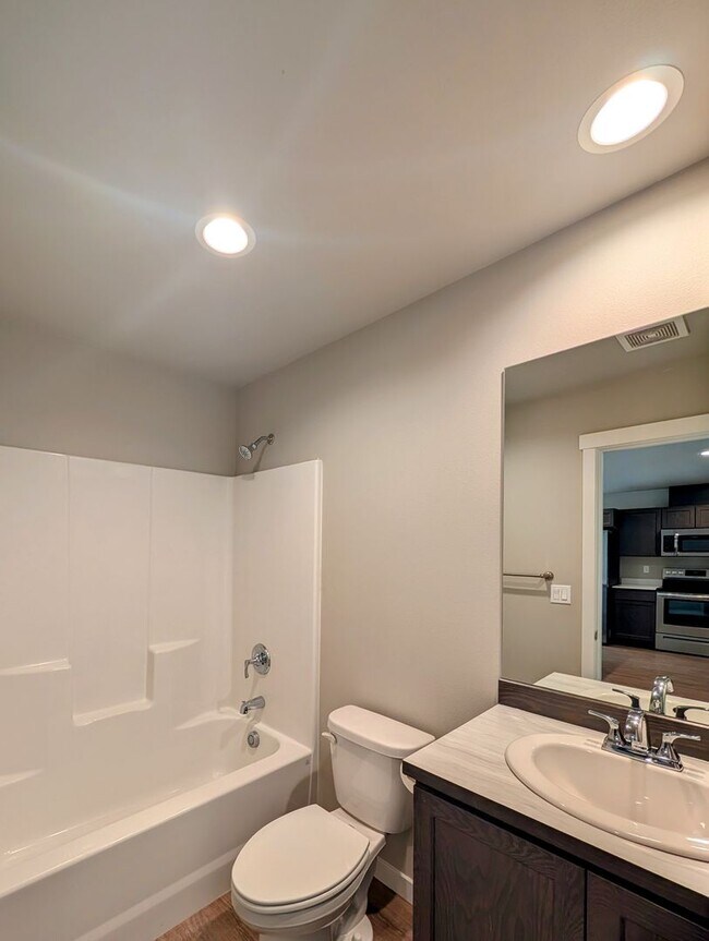 Building Photo - ** MOVE-IN SPECIAL** Charming 3-Bed, 2-Bath Home w/ Fenced Yard & W/D!