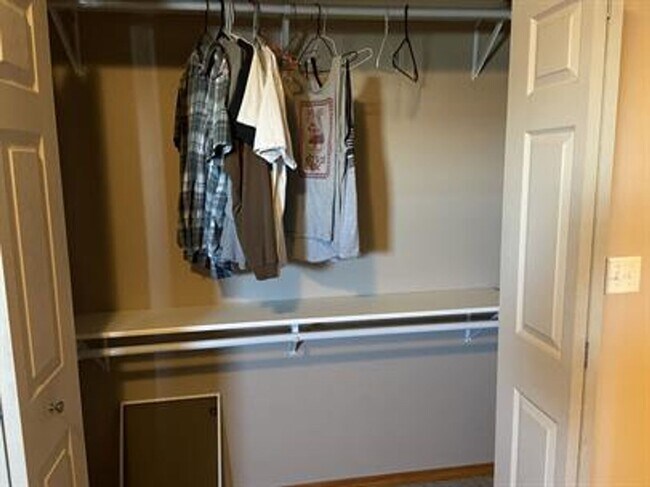 Building Photo - 3 bedroom 2 1/2 bath home in River Rock