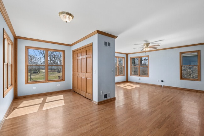 Building Photo - 5573 Barnwood Dr