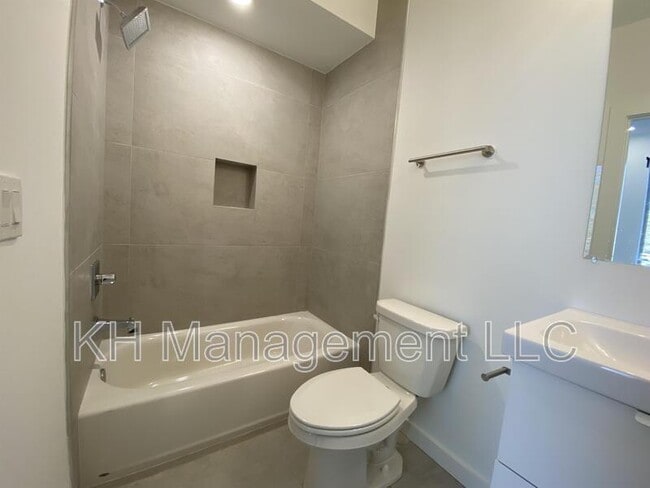 Building Photo - 709 N 44th St