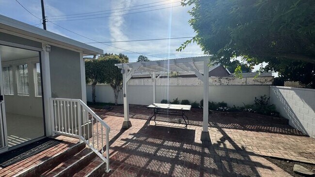 Building Photo - 2430 Bancroft Ave