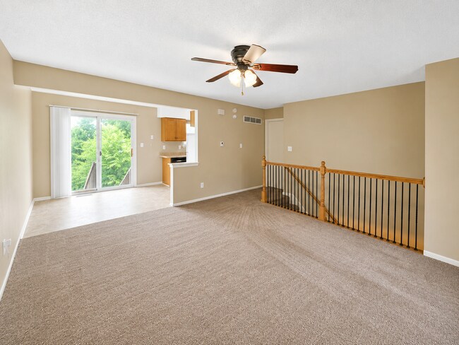 Building Photo - Spacious 3 Bed / 2 Bath Split-Level Duplex in Lee’s Summit