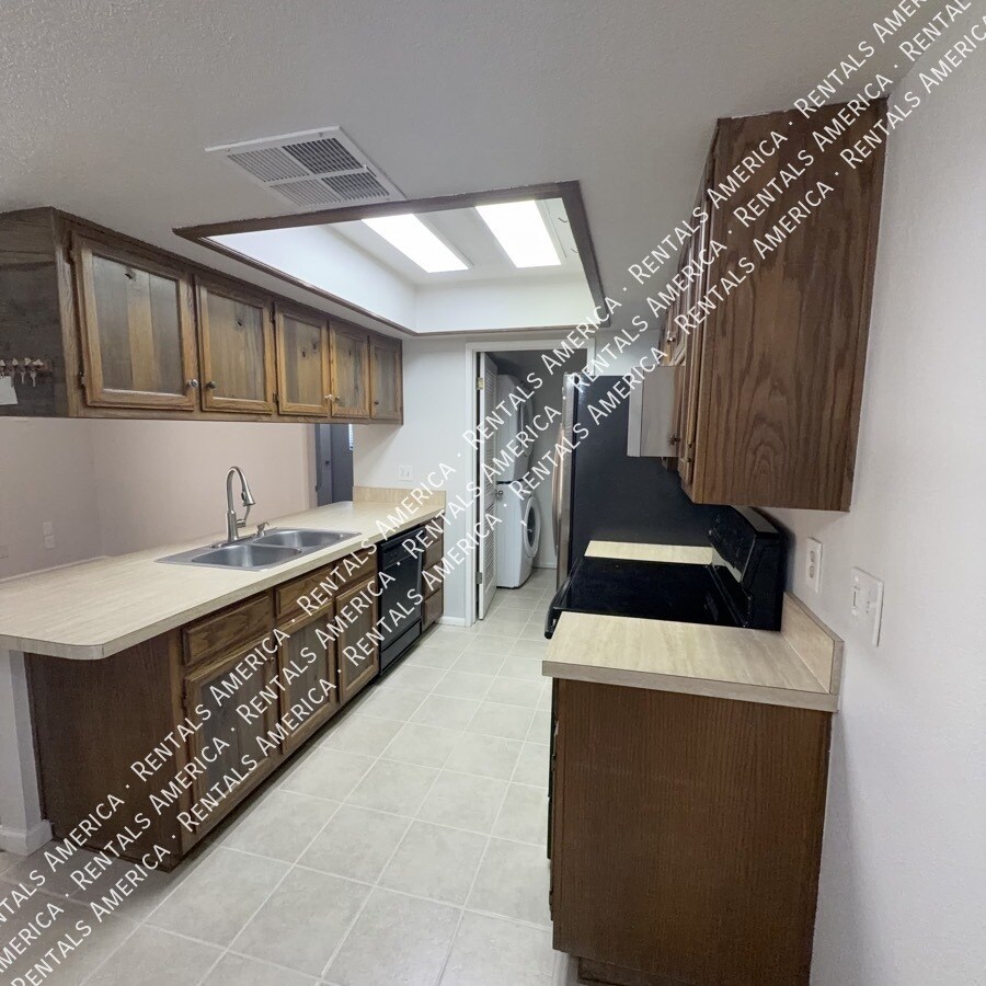Building Photo - 520 N Stapley Dr