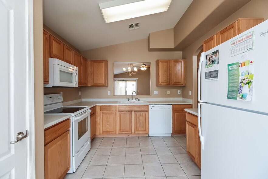 Building Photo - 3881 E Wyatt Way