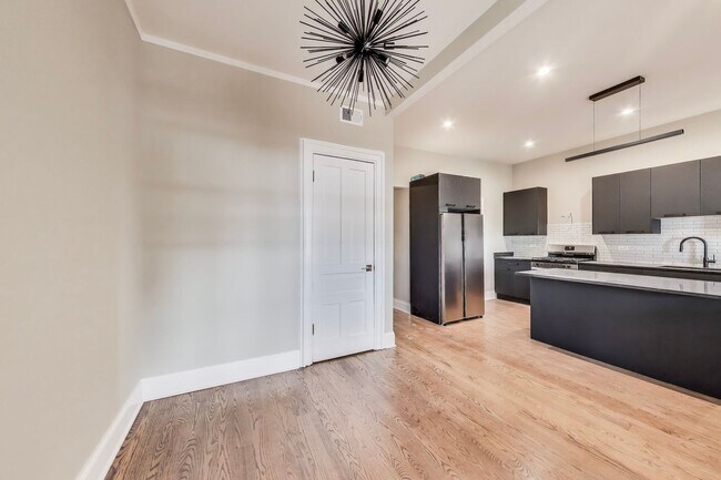 Building Photo - 1429 W. Grand(AKA 1117 Hoyne)