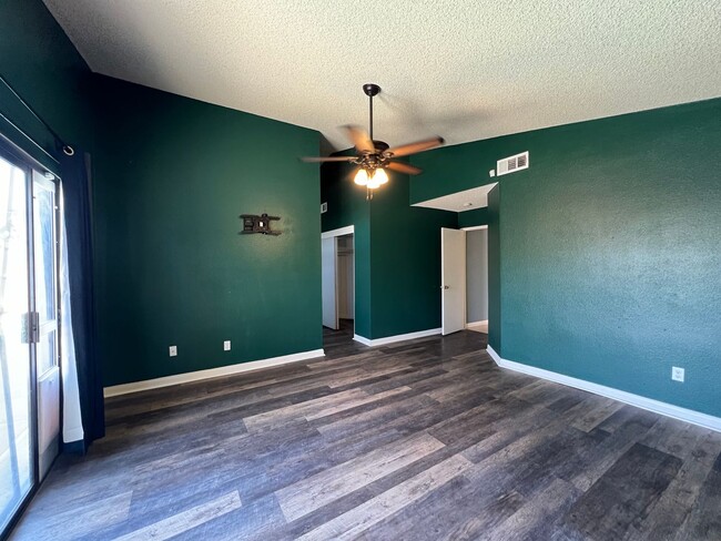 Building Photo - 3 Bedroom 2 Bathroom House with Swimming P...