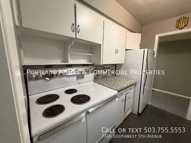 Building Photo - 7746 SW 5th Ave.