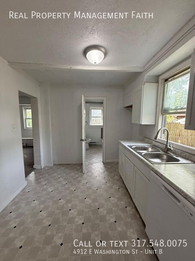 Building Photo - 4912 E Washington St