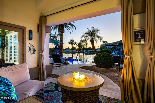 Building Photo - 1817 E Willow Tree Ct