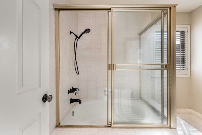 Building Photo - 369 Avenida Granada St